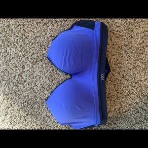 Victoria secret sports bra size 34d